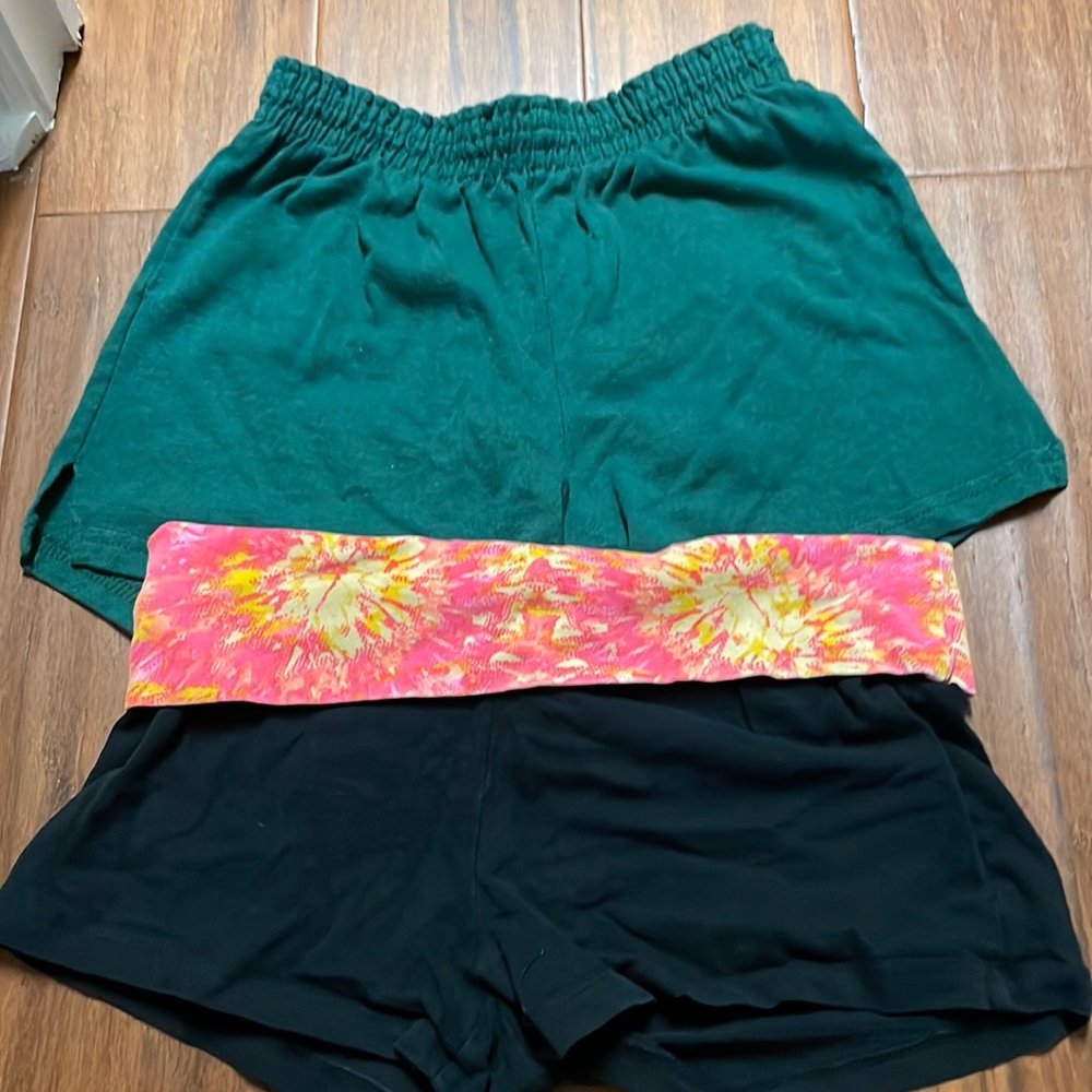 Pre-owned soffe green shorts size Xs and tarea black shirt small fits like Xs